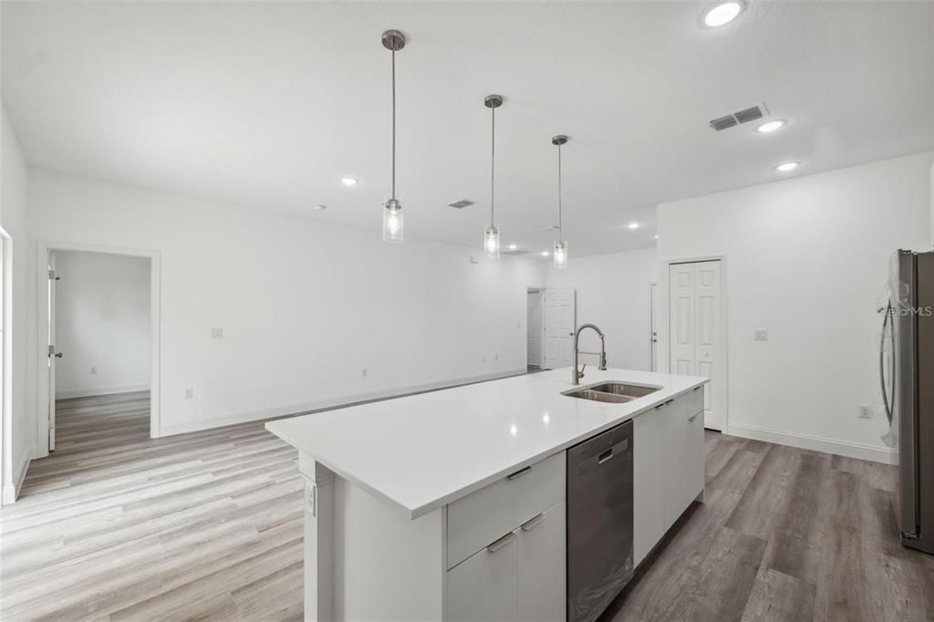 For Rent: $2,000 (4 beds, 2 baths, 1503 Square Feet)
