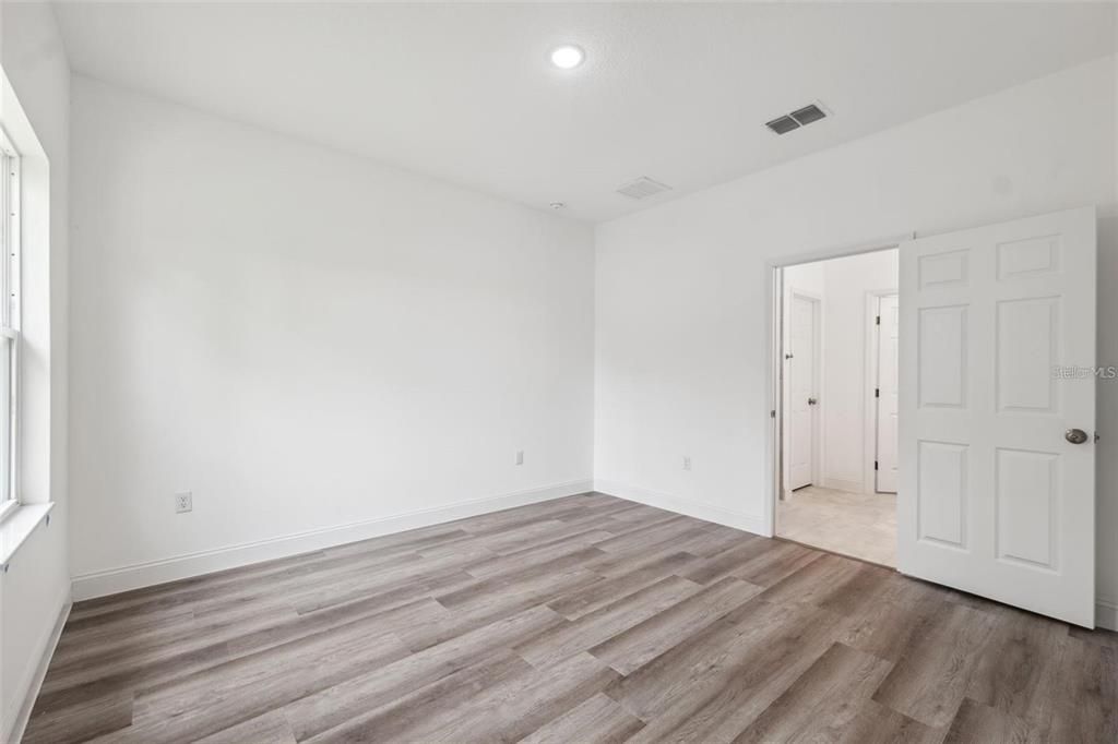 For Rent: $2,000 (4 beds, 2 baths, 1503 Square Feet)