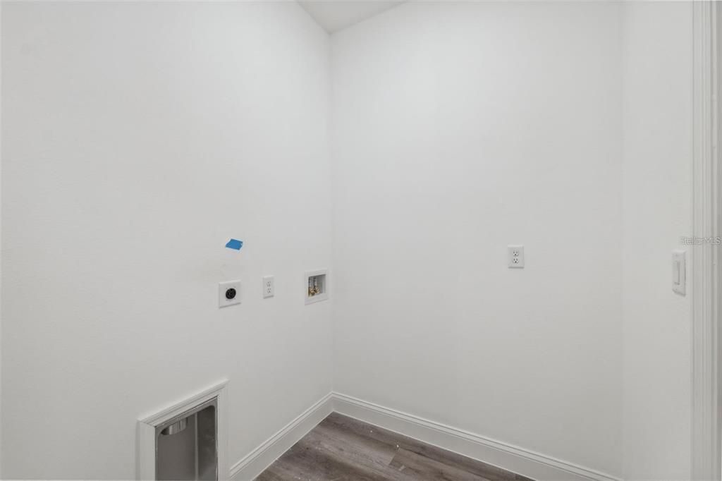For Rent: $2,000 (4 beds, 2 baths, 1503 Square Feet)