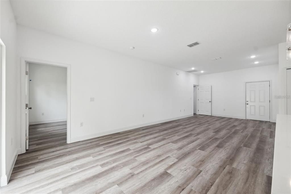 For Rent: $2,000 (4 beds, 2 baths, 1503 Square Feet)