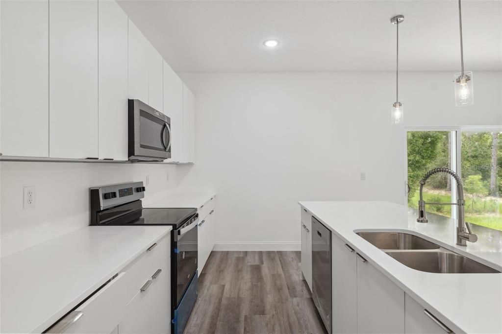 For Rent: $2,000 (4 beds, 2 baths, 1503 Square Feet)