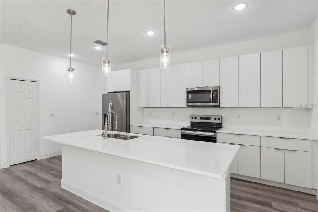 For Rent: $2,000 (4 beds, 2 baths, 1503 Square Feet)