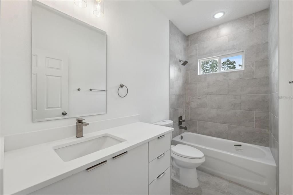 For Rent: $2,000 (4 beds, 2 baths, 1503 Square Feet)