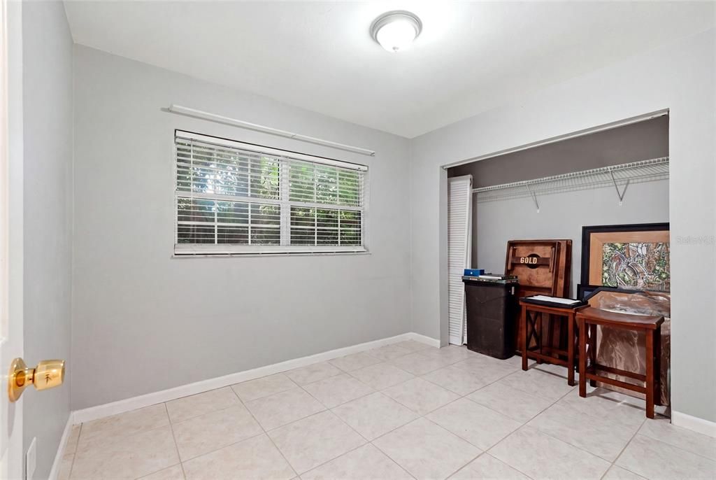 For Sale: $325,000 (5 beds, 3 baths, 1640 Square Feet)