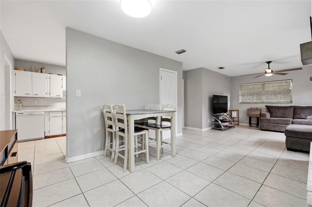 For Sale: $325,000 (5 beds, 3 baths, 1640 Square Feet)