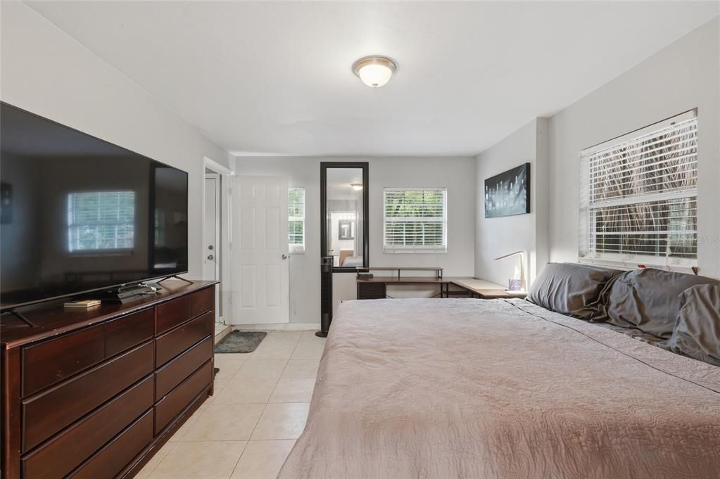 For Sale: $325,000 (5 beds, 3 baths, 1640 Square Feet)