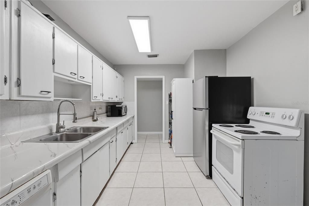 For Sale: $325,000 (5 beds, 3 baths, 1640 Square Feet)