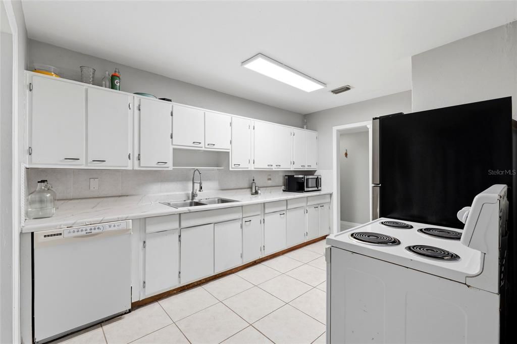 For Sale: $325,000 (5 beds, 3 baths, 1640 Square Feet)