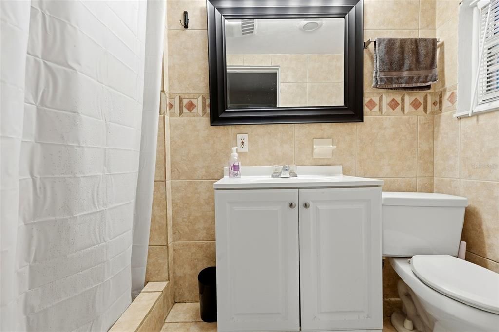 For Sale: $325,000 (5 beds, 3 baths, 1640 Square Feet)