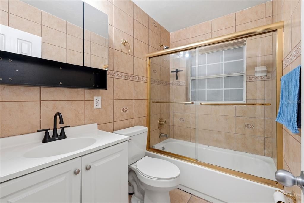For Sale: $325,000 (5 beds, 3 baths, 1640 Square Feet)