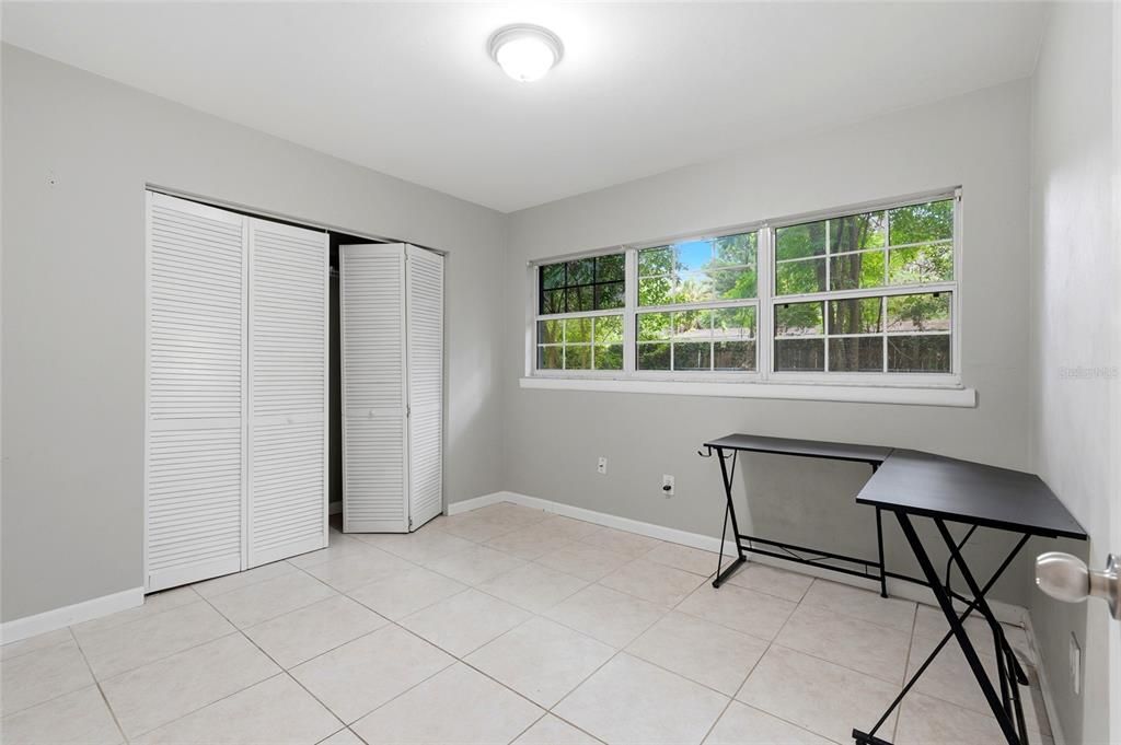 For Sale: $325,000 (5 beds, 3 baths, 1640 Square Feet)