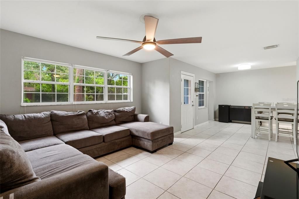 For Sale: $325,000 (5 beds, 3 baths, 1640 Square Feet)