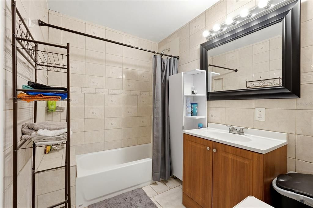 For Sale: $325,000 (5 beds, 3 baths, 1640 Square Feet)