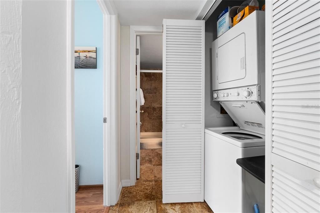 For Sale: $268,000 (1 beds, 1 baths, 693 Square Feet)