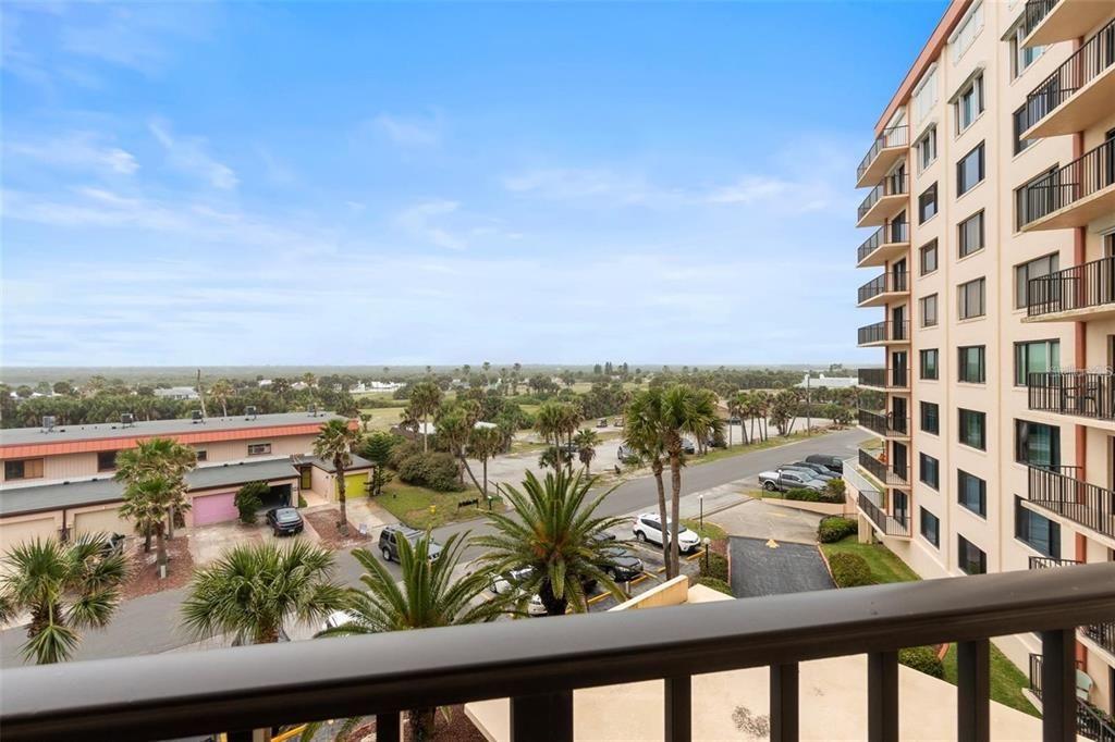 For Sale: $268,000 (1 beds, 1 baths, 693 Square Feet)