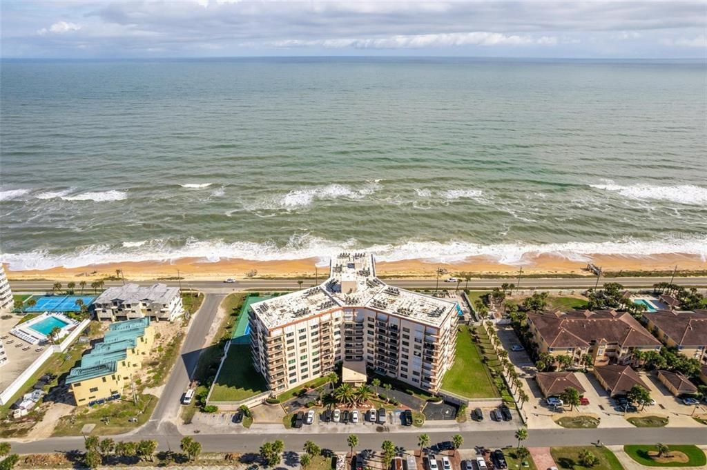 For Sale: $268,000 (1 beds, 1 baths, 693 Square Feet)