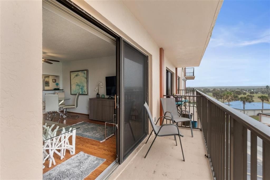 For Sale: $268,000 (1 beds, 1 baths, 693 Square Feet)