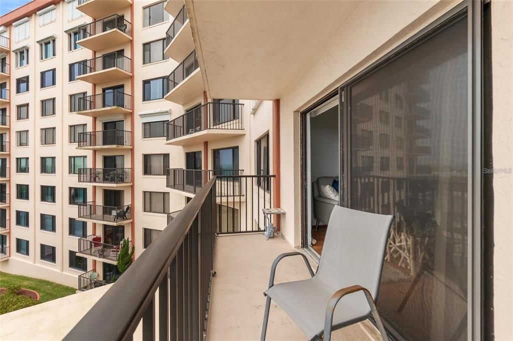 For Sale: $268,000 (1 beds, 1 baths, 693 Square Feet)