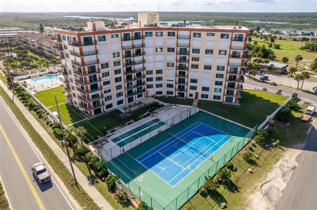For Sale: $268,000 (1 beds, 1 baths, 693 Square Feet)