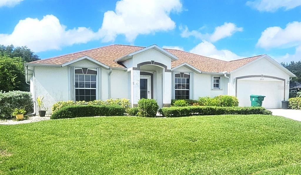 For Rent: $2,100 (3 beds, 2 baths, 2000 Square Feet)