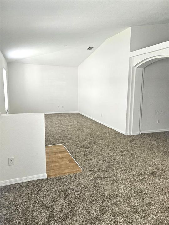For Rent: $2,100 (3 beds, 2 baths, 2000 Square Feet)