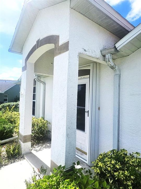 For Rent: $2,100 (3 beds, 2 baths, 2000 Square Feet)