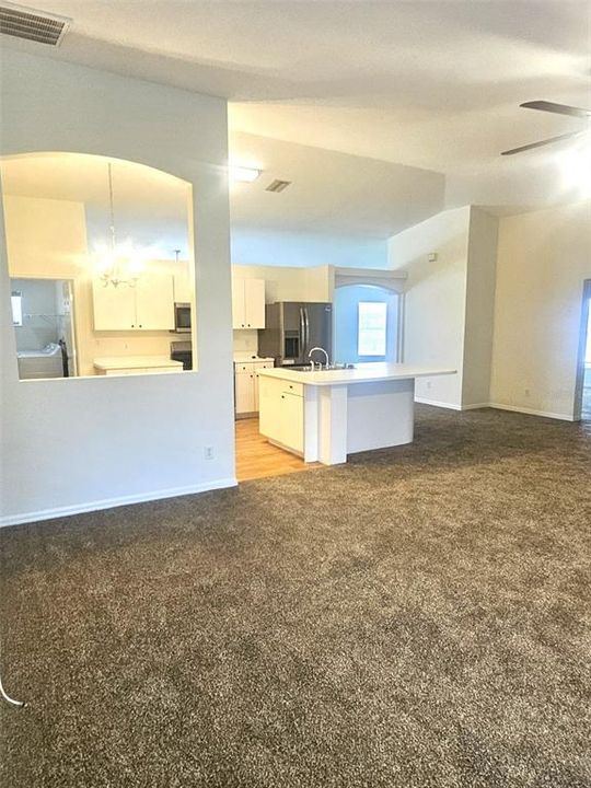 For Rent: $2,100 (3 beds, 2 baths, 2000 Square Feet)