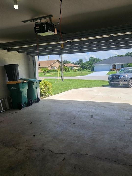 For Rent: $2,100 (3 beds, 2 baths, 2000 Square Feet)