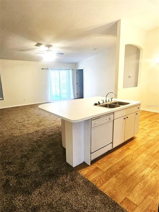 For Rent: $2,100 (3 beds, 2 baths, 2000 Square Feet)