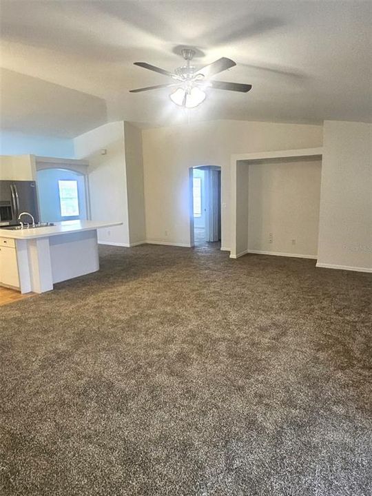 For Rent: $2,100 (3 beds, 2 baths, 2000 Square Feet)