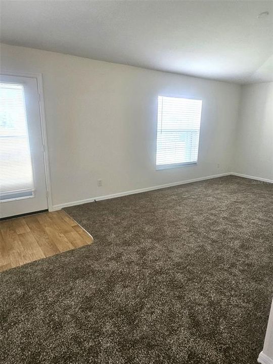 For Rent: $2,100 (3 beds, 2 baths, 2000 Square Feet)