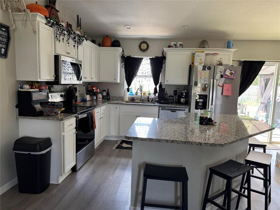 For Sale: $267,900 (3 beds, 2 baths, 1718 Square Feet)