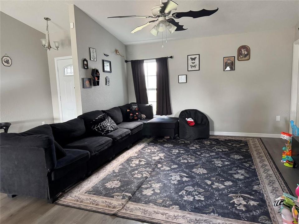 For Sale: $267,900 (3 beds, 2 baths, 1718 Square Feet)