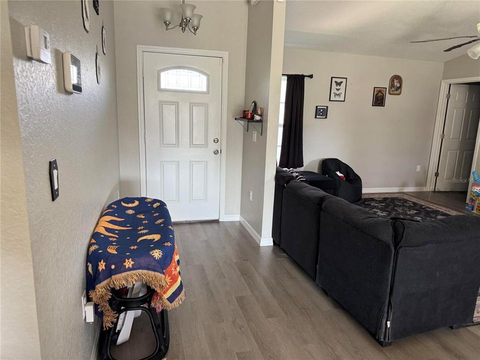 For Sale: $267,900 (3 beds, 2 baths, 1718 Square Feet)