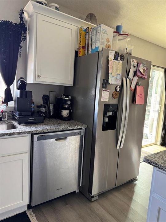 For Sale: $267,900 (3 beds, 2 baths, 1718 Square Feet)