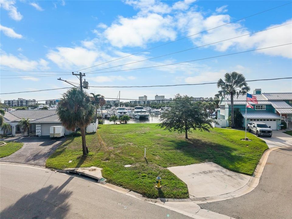 En Venta: $729,000 (0.63 acres)