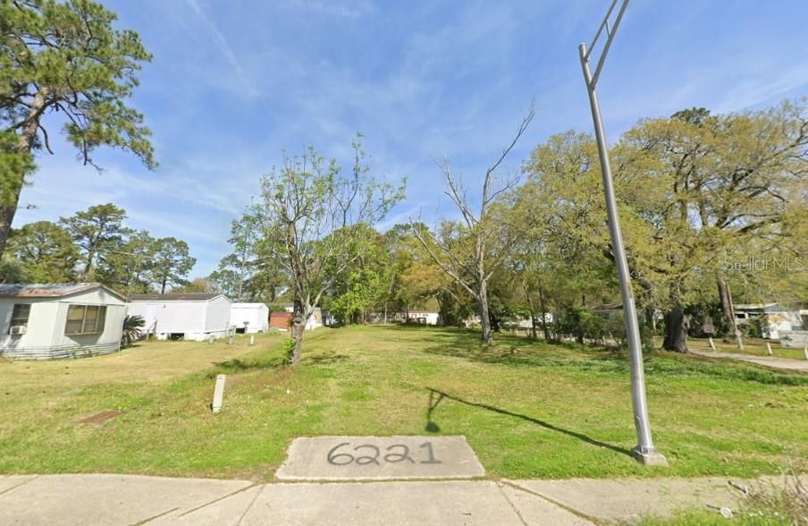 待售: $194,999 (0.37 acres)