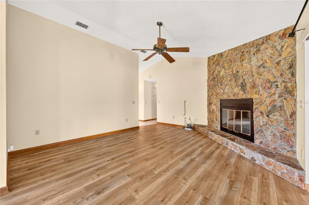 For Sale: $530,000 (4 beds, 2 baths, 2513 Square Feet)