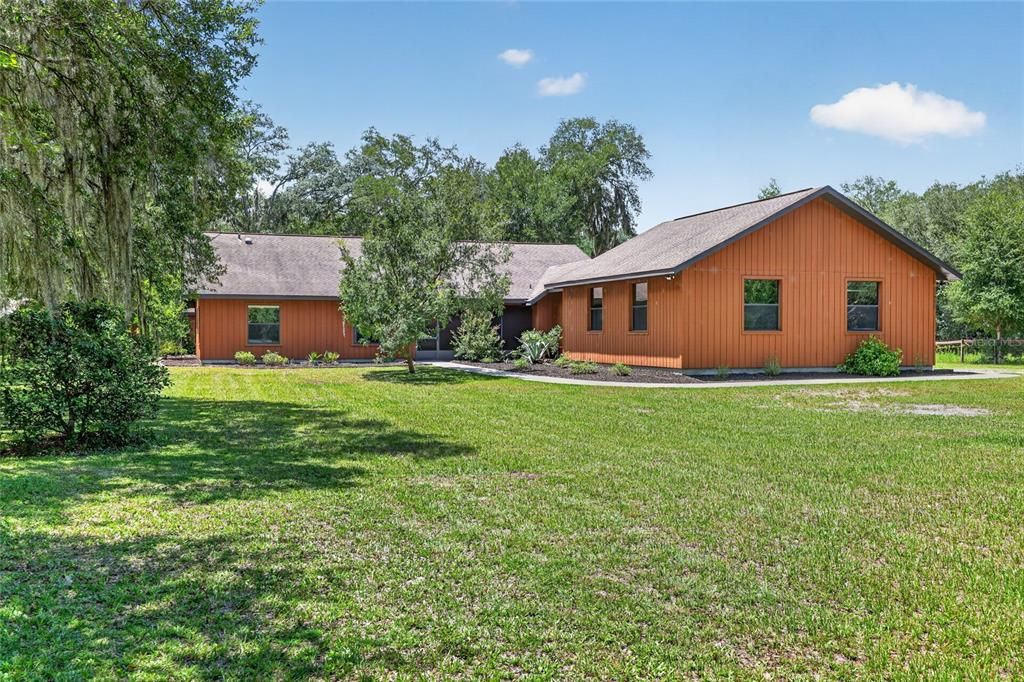 For Sale: $530,000 (4 beds, 2 baths, 2513 Square Feet)
