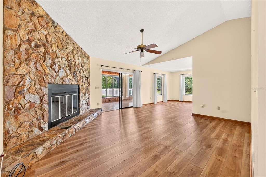 For Sale: $530,000 (4 beds, 2 baths, 2513 Square Feet)