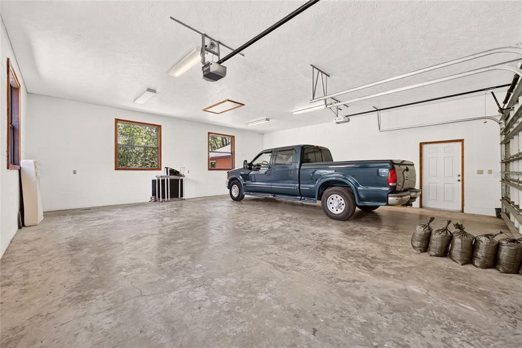 For Sale: $530,000 (4 beds, 2 baths, 2513 Square Feet)
