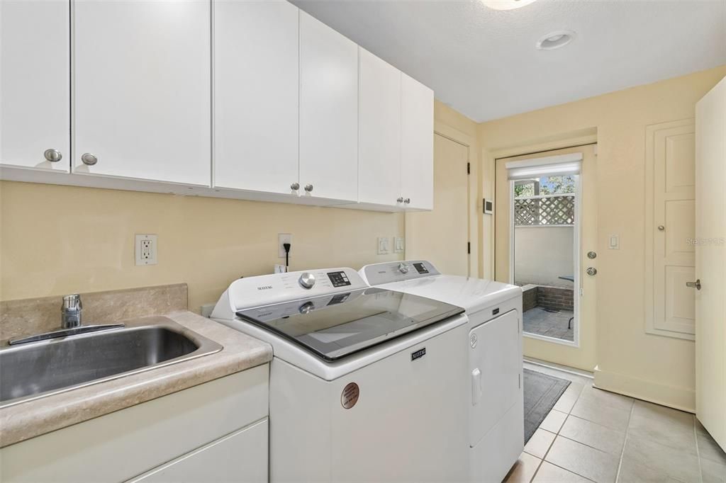 For Sale: $689,000 (3 beds, 3 baths, 2150 Square Feet)