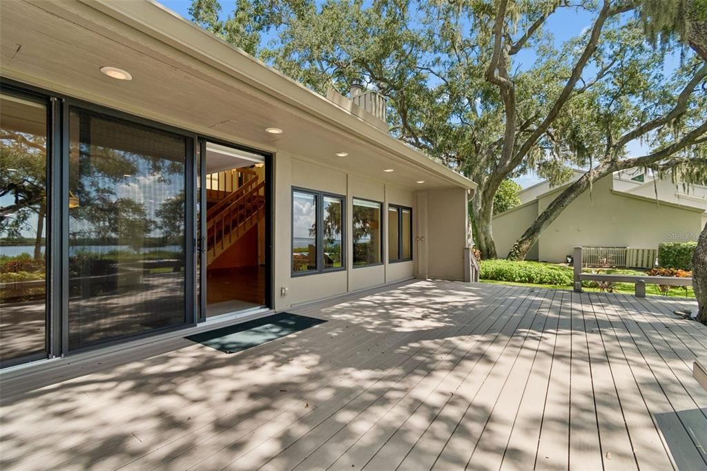 For Sale: $689,000 (3 beds, 3 baths, 2150 Square Feet)