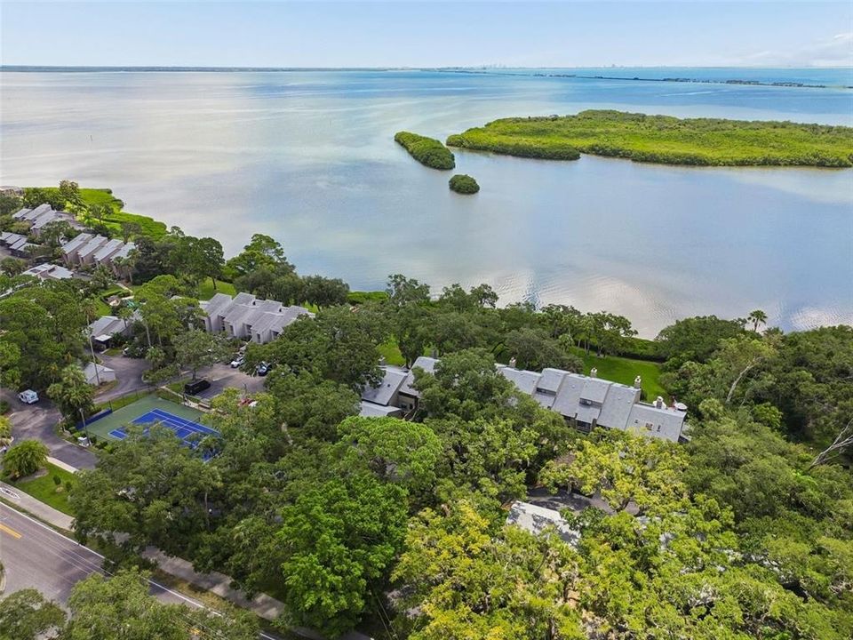 For Sale: $689,000 (3 beds, 3 baths, 2150 Square Feet)