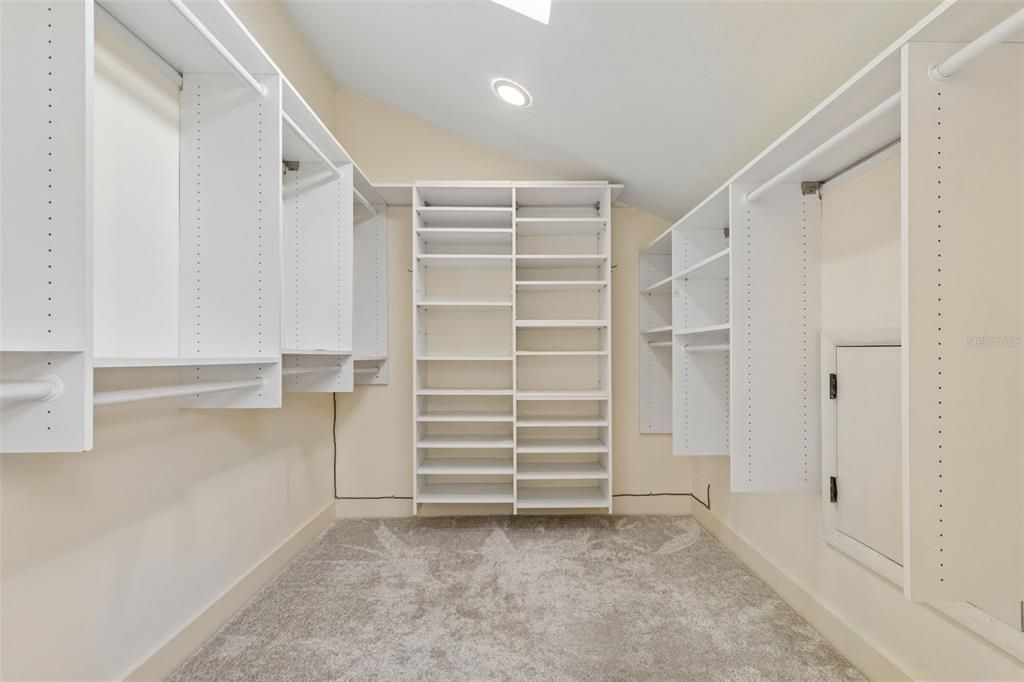 For Sale: $689,000 (3 beds, 3 baths, 2150 Square Feet)