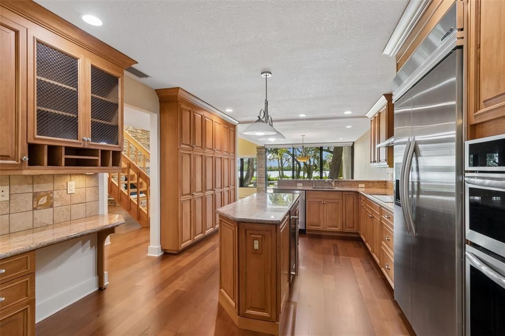 For Sale: $689,000 (3 beds, 3 baths, 2150 Square Feet)