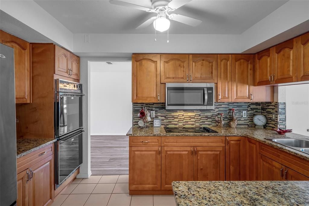 На продажу: $329,900 (4 спален, 2 ванн, 2141 Квадратных фут)