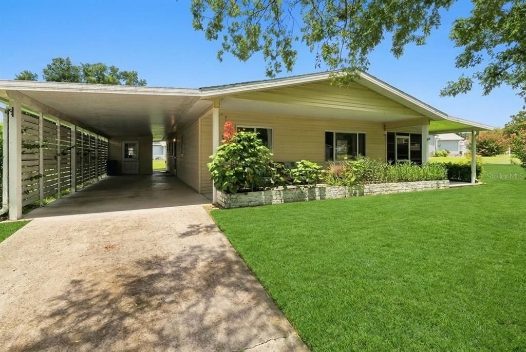 For Sale: $149,900 (3 beds, 2 baths, 1352 Square Feet)