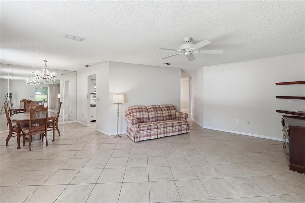 For Sale: $149,900 (3 beds, 2 baths, 1352 Square Feet)