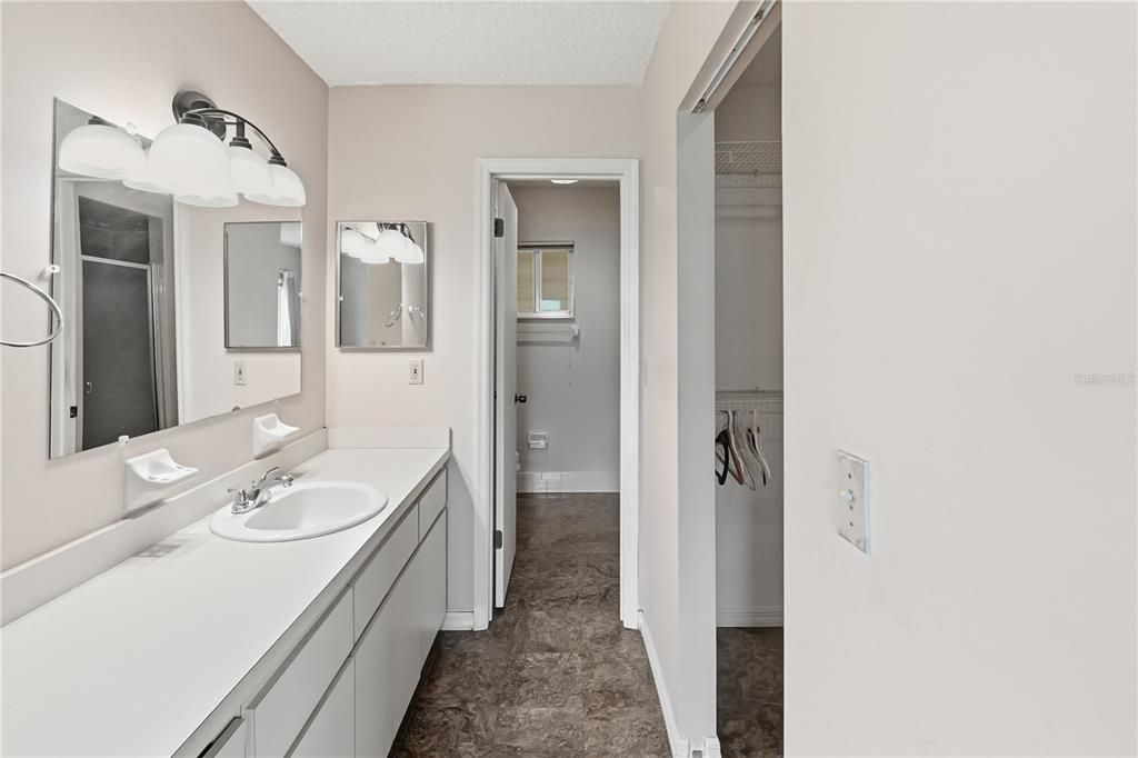 For Sale: $149,900 (3 beds, 2 baths, 1352 Square Feet)